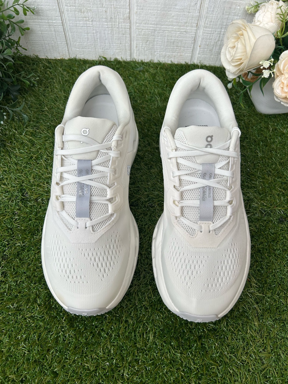 On Cloud Running Shoes -Frost | Glacier
Cloudrunner 3 women size 10 gently used - Picture 8 of 16